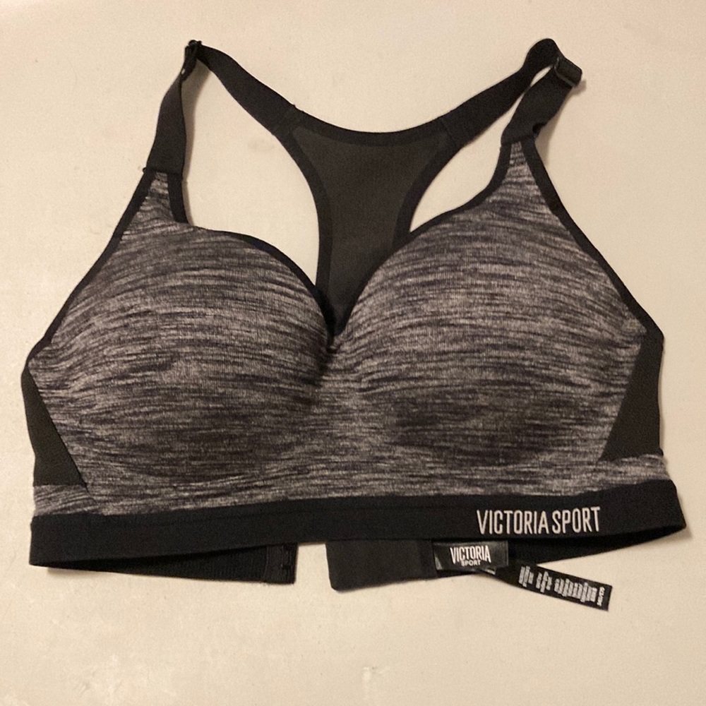 34D SPORTS BRA: Incredible by VICTORIA Racerback Lightly padded Adjustable Strap